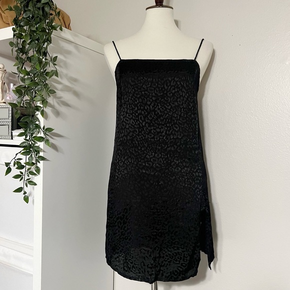 Motel Datista Slip Dress In Satin Cheetah‎ Black - Picture 5 of 12